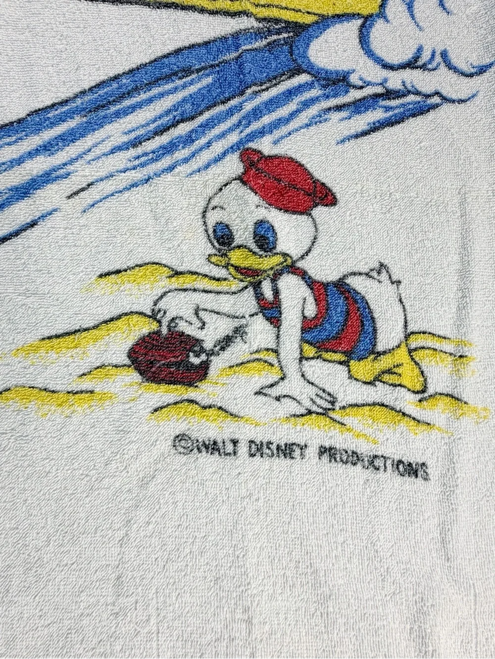 Vtg Walt Disney World Disneyland Exclusive Mickey & Friends Beach Towel Surfing